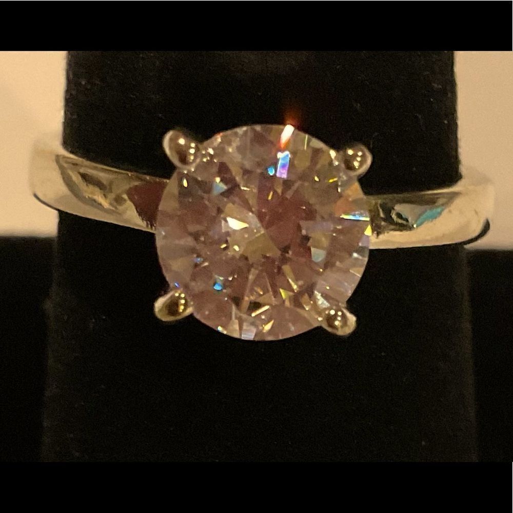 Beautiful Silver Solitaire Ring
